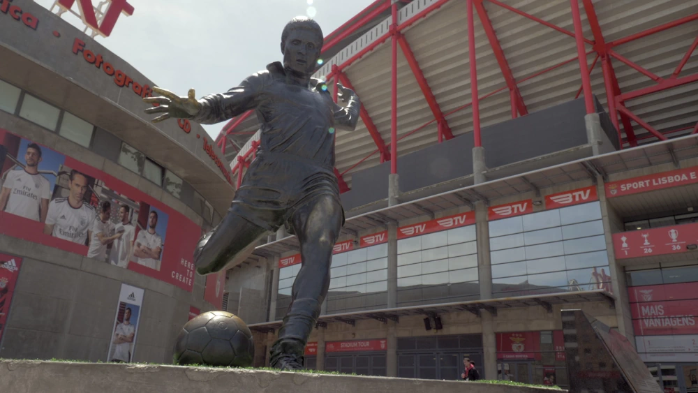 Estatua de Eusébio frente al Estádio da Luz.