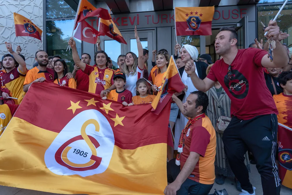 Aficionados del Galatasaray celebrando