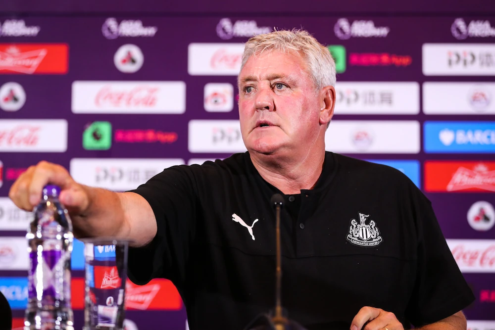 Steve Bruce como entrenador del Newcastle