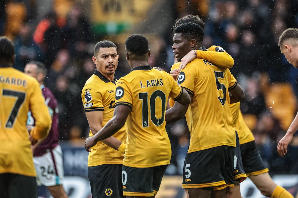 Jugadores del Wolverhampton celebrando un gol